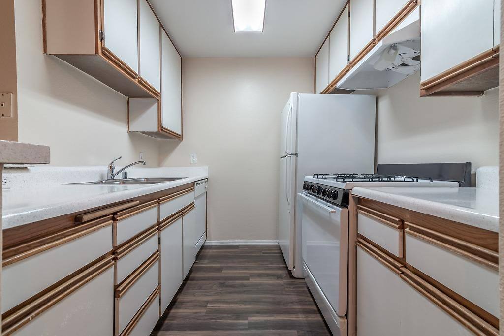 Apartment for rent at Catalina Gardens Apartment Homes, 333 S Catalina St, Los Angeles, CA 90020