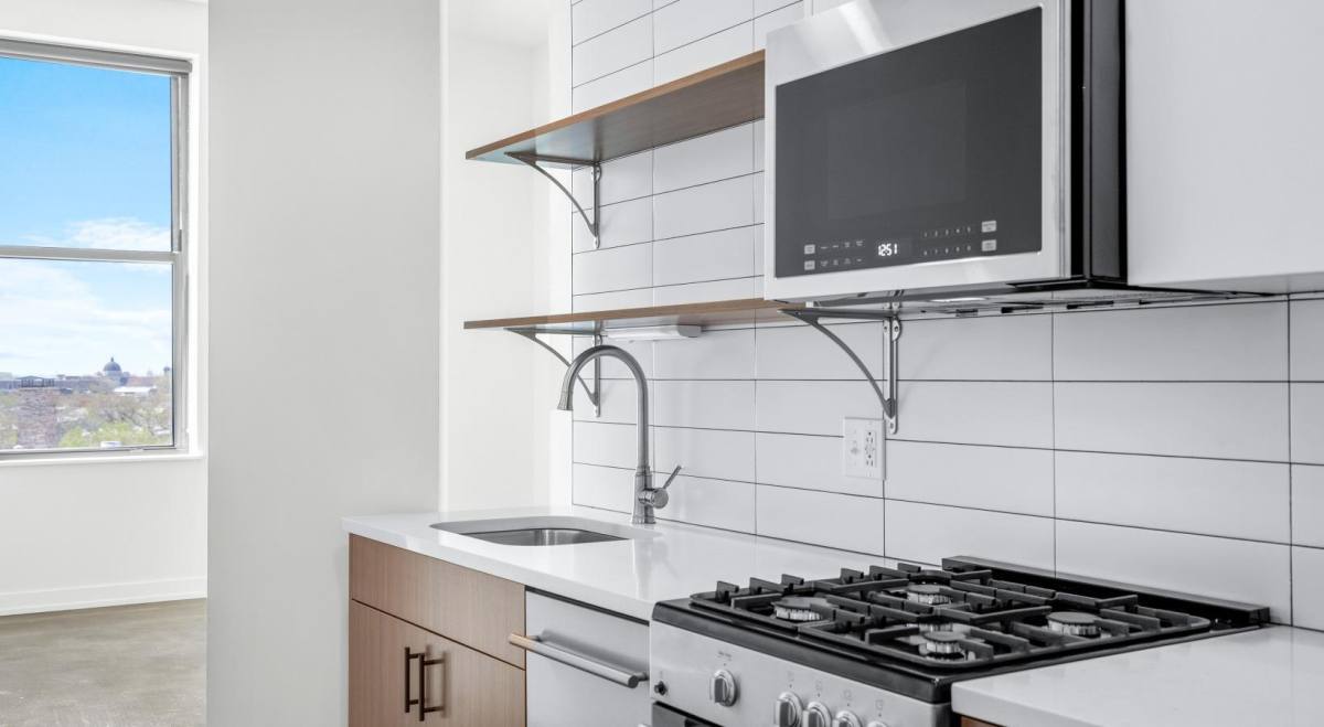 Apartment for rent at 1139 W Lawrence Ave, Chicago, IL 60640