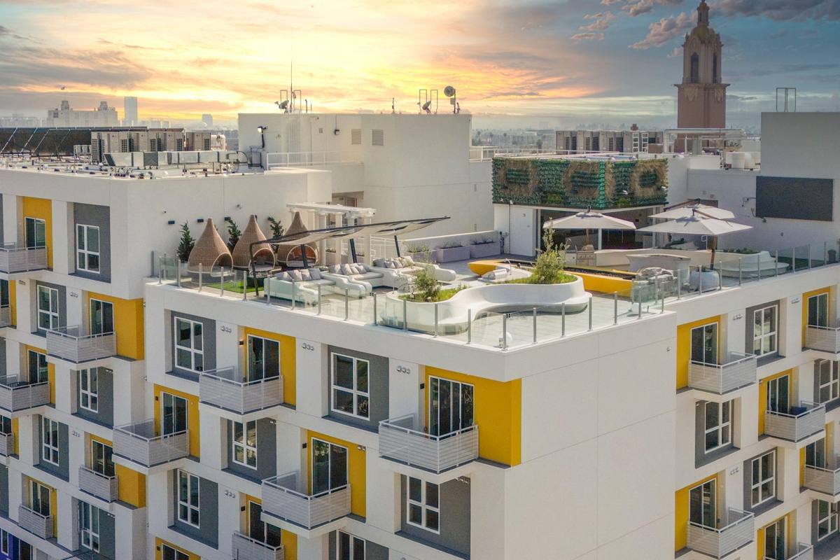 Apartment for rent at 1530 Cassil Place, Los Angeles, CA 90028