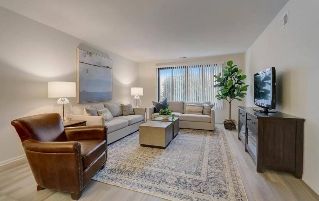 Apartment for rent at 1220 E Algonquin Rd, Schaumburg, IL 60173