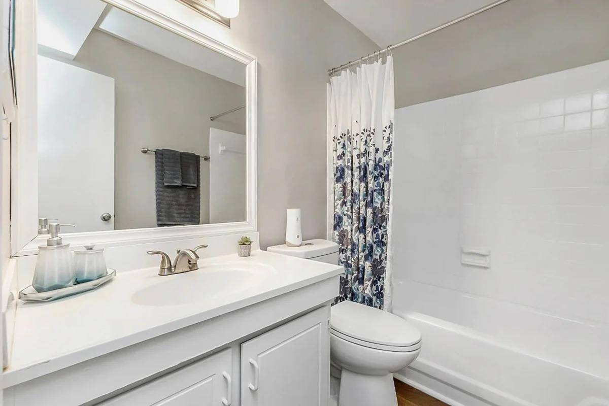 Apartment for rent at Planters Trace Apartment Homes, 2222 Ashley River Rd, Charleston, SC 29414