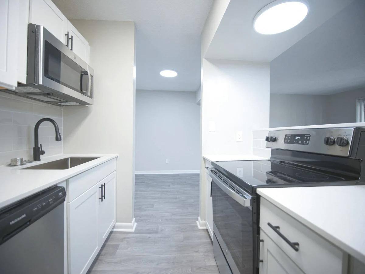 Apartment for rent at Planters Trace Apartment Homes, 2222 Ashley River Rd, Charleston, SC 29414