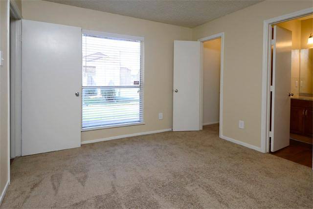 Apartment for rent at The Crossings on Walnut Hill, 2615 W Walnut Hill Lane, Irving, TX 75038
