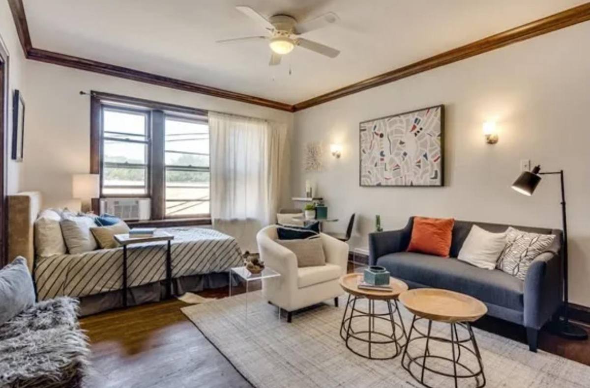 Apartment for rent at 1367 E 53rd St, Chicago, IL 60615