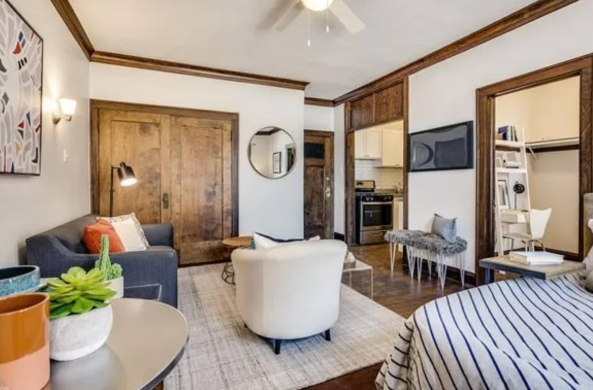 Apartment for rent at 1367 E 53rd St, Chicago, IL 60615