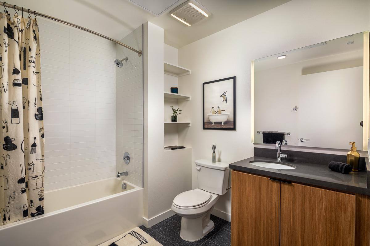 Apartment for rent at 500 W Broadway, Long Beach, CA 90802