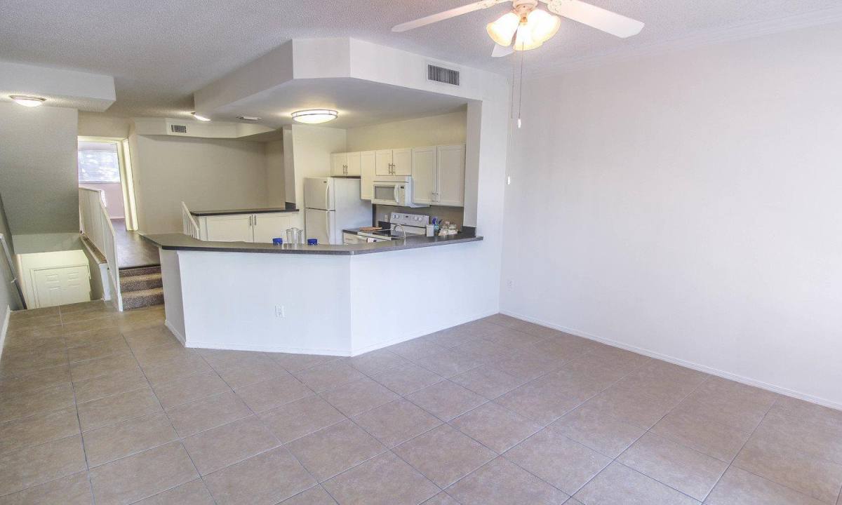 Apartment for rent at Promenade at Aventura, 19680 E Country Club Dr, Miami, FL 33180