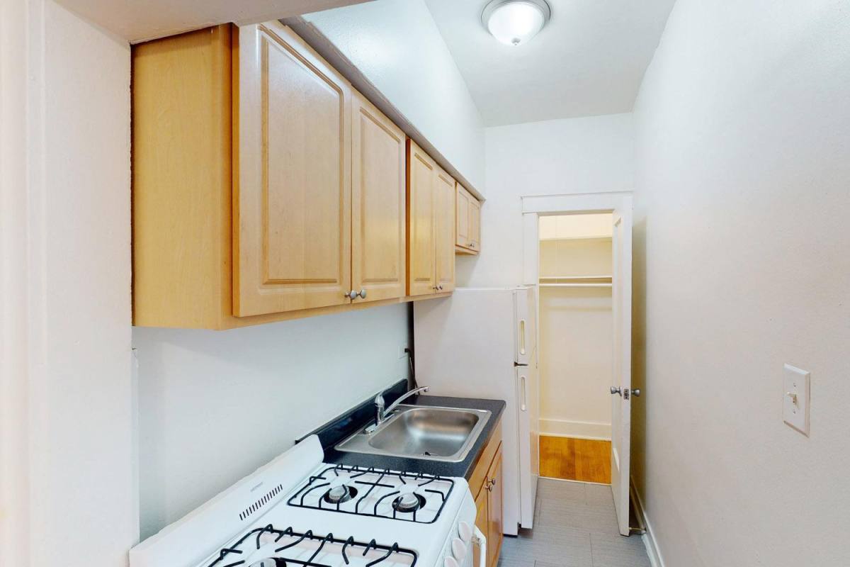 Apartment for rent at 5528 S Everett Ave, Chicago, IL 60637