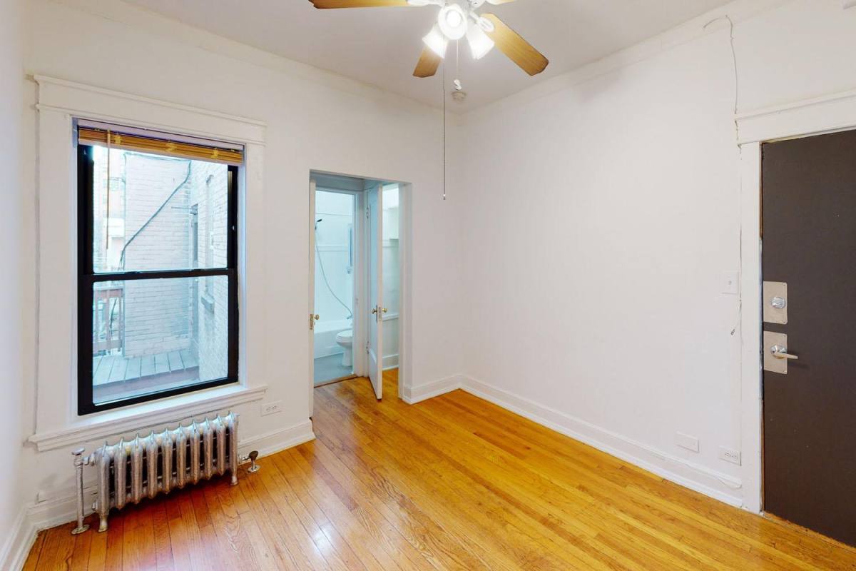 Apartment for rent at 5528 S Everett Ave, Chicago, IL 60637
