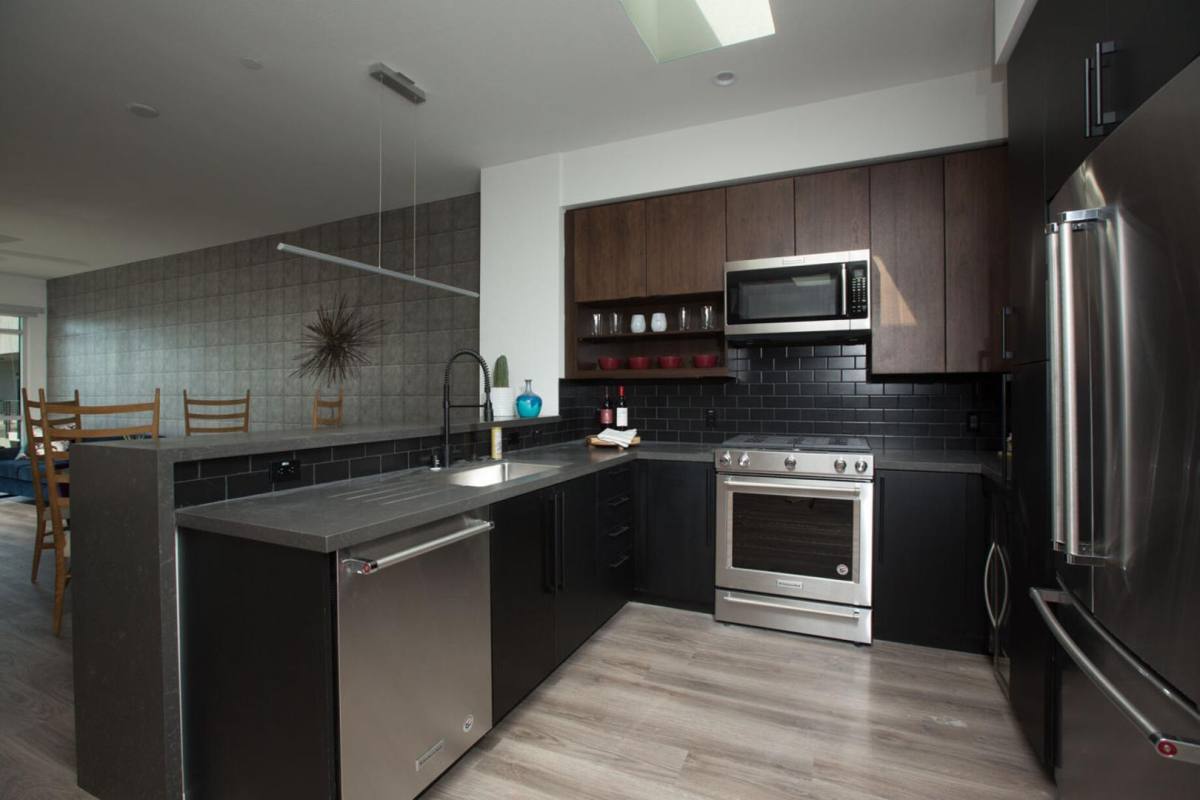 Apartment for rent at 950 S Fairfax Ave, Los Angeles, CA 90036