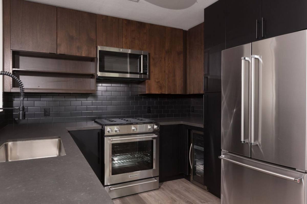 Apartment for rent at 950 S Fairfax Ave, Los Angeles, CA 90036