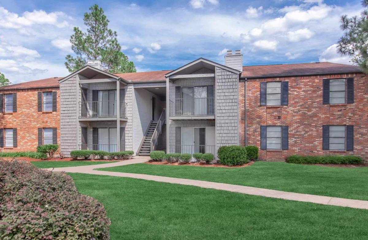 Apartment for rent at Woodridge Apartment Homes, 1533 Raymond Rd, Jackson, MS 39204