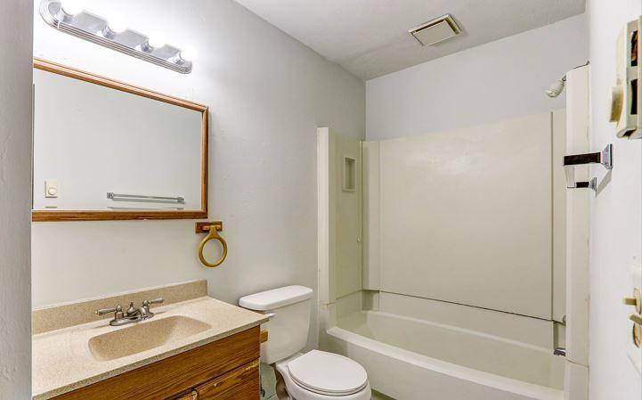 Apartment for rent at Venetian Woods Condominium, 2150 N McCord Rd, Toledo, OH 43615