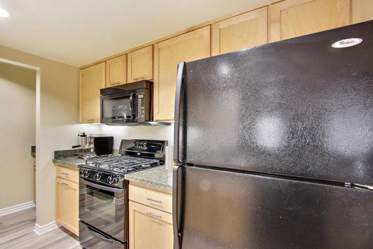 Apartment for rent at 5501 Newcastle Ave, Encino, CA 91316
