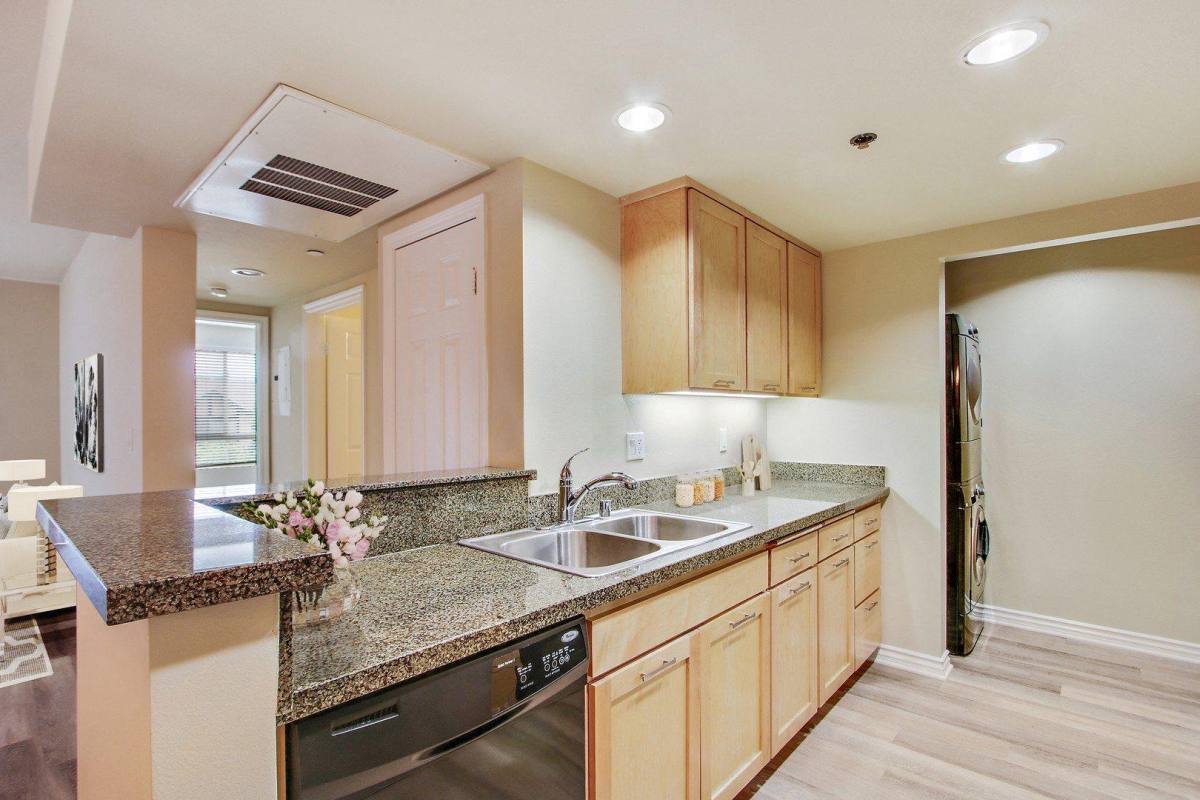 Apartment for rent at 5501 Newcastle Ave, Encino, CA 91316