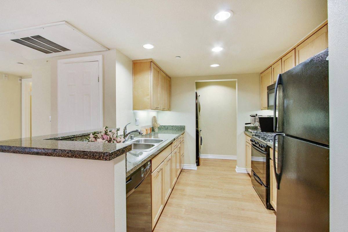 Apartment for rent at 5501 Newcastle Ave, Encino, CA 91316