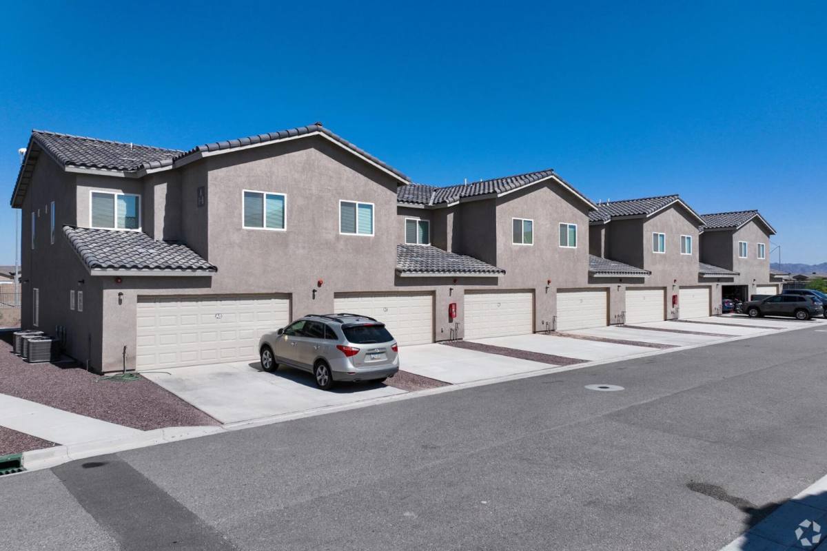 Townhouse for rent at 7649 E 44th St, Yuma, AZ 85365