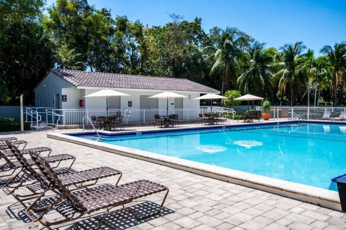 Apartment for rent at 1900 Sans Souci Blvd, Miami, FL 33181
