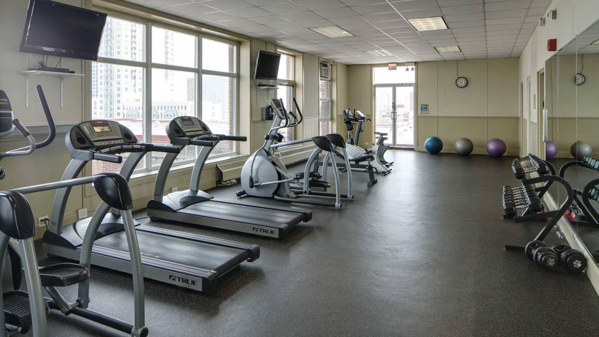 Apartment for rent at 5240 N Sheridan Rd, Chicago, IL 60640