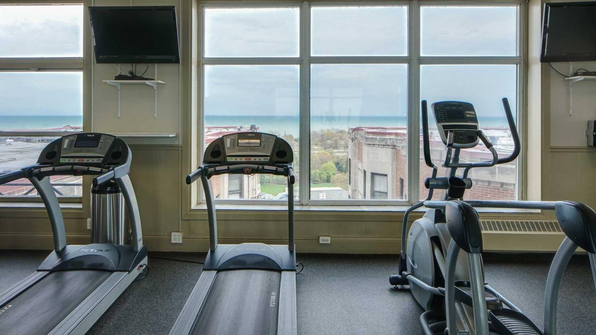 Apartment for rent at 5240 N Sheridan Rd, Chicago, IL 60640