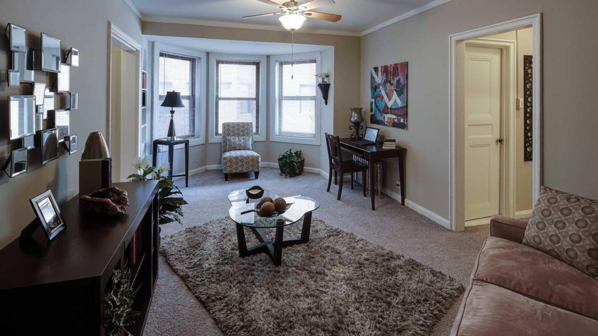Apartment for rent at 5240 N Sheridan Rd, Chicago, IL 60640