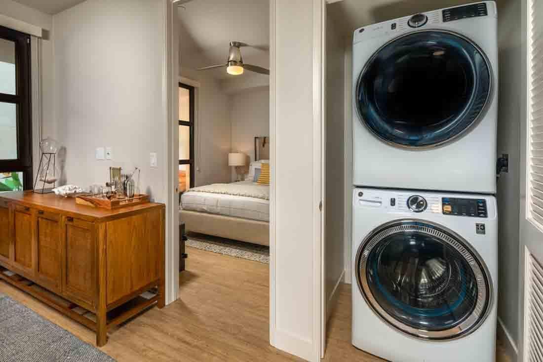Apartment for rent at 1641 Lincoln Blvd, Santa Monica, CA 90404