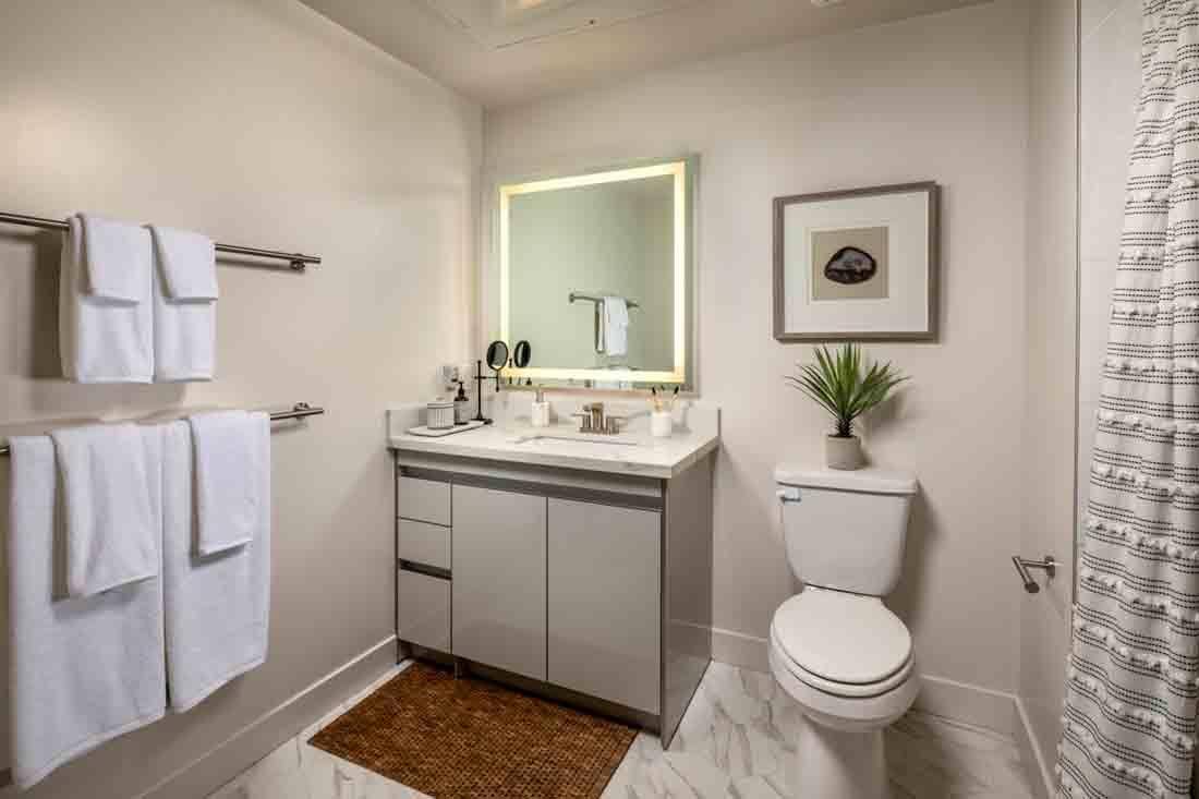 Apartment for rent at 1641 Lincoln Blvd, Santa Monica, CA 90404