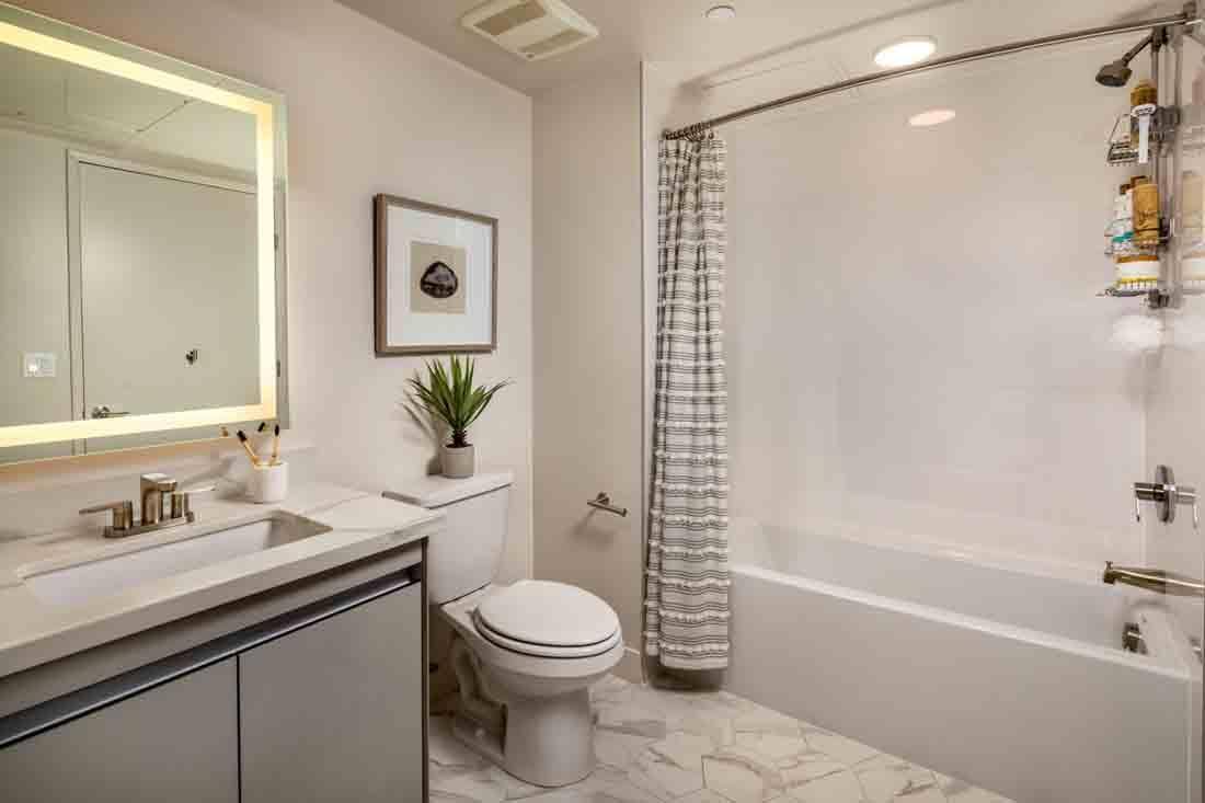 Apartment for rent at 1641 Lincoln Blvd, Santa Monica, CA 90404