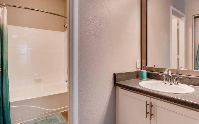 Apartment for rent at Verano, 13820 S 44th St, Phoenix, AZ 85044