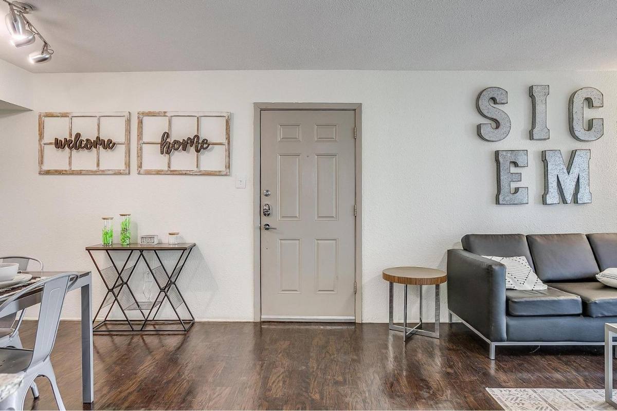 Apartment for rent at 1600 S Martin Luther King Jr Blvd, Waco, TX 76704