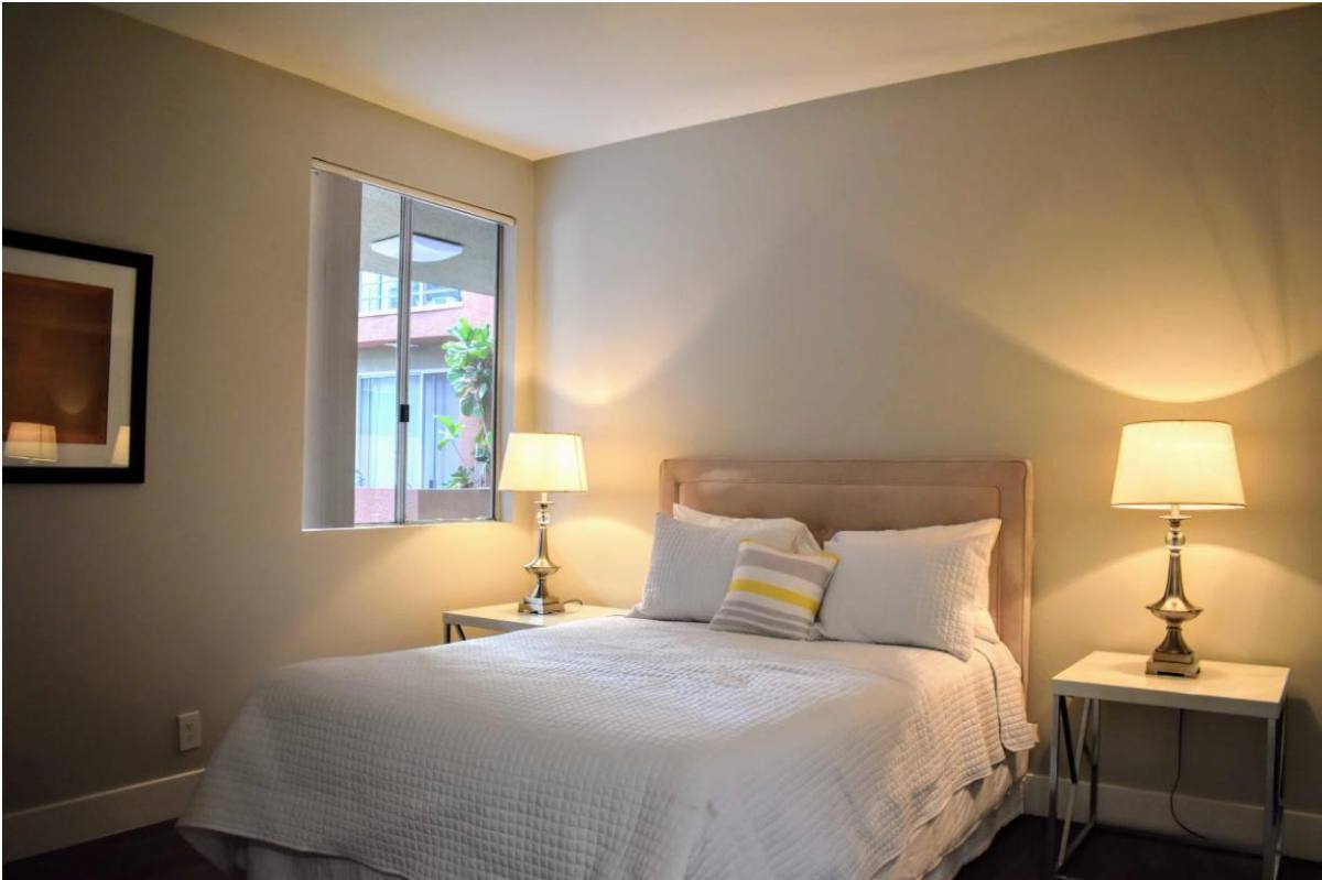 Apartment for rent at Hollywood Place, 7400 Hollywood Blvd, Los Angeles, CA 90046