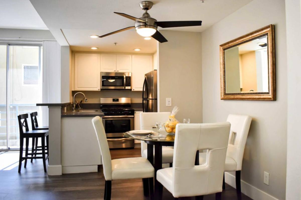 Apartment for rent at Hollywood Place, 7400 Hollywood Blvd, Los Angeles, CA 90046