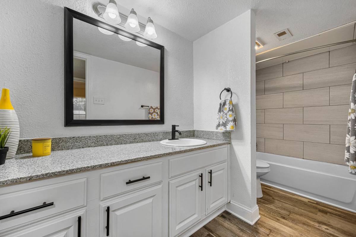 Townhouse for rent at The Pinnacle Apartment Homes, 146 Valley View Dr, Lewisville, TX 75067