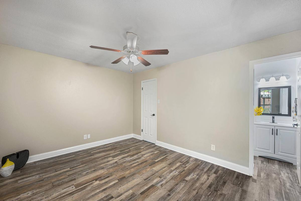 Townhouse for rent at The Pinnacle Apartment Homes, 146 Valley View Dr, Lewisville, TX 75067