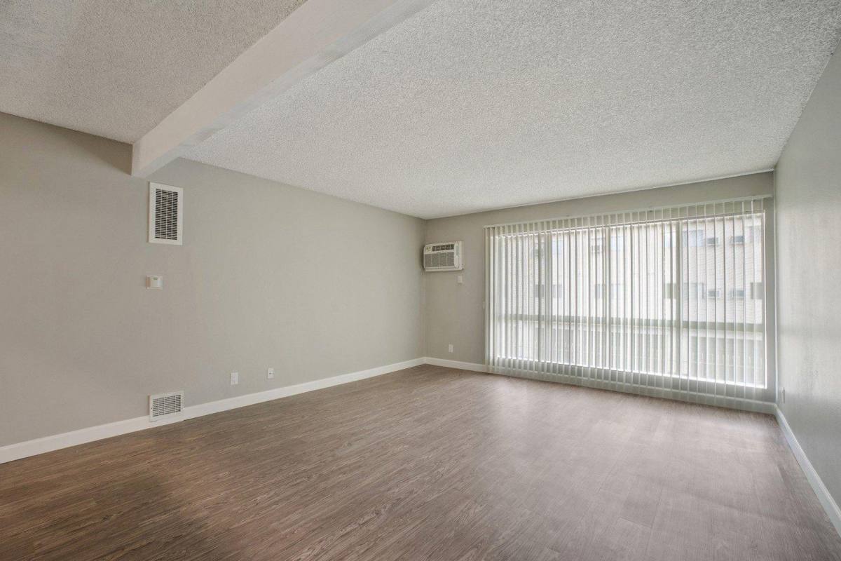 Apartment for rent at 5830 Reseda Blvd, Tarzana, CA 91356