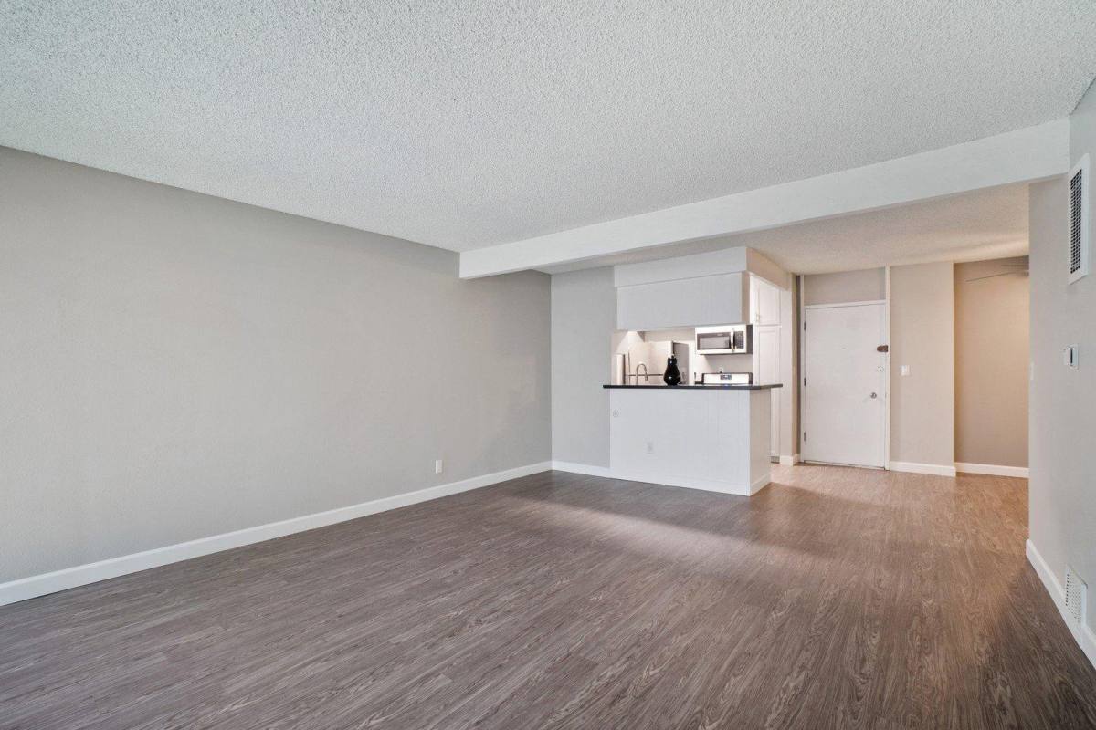Apartment for rent at 5830 Reseda Blvd, Tarzana, CA 91356