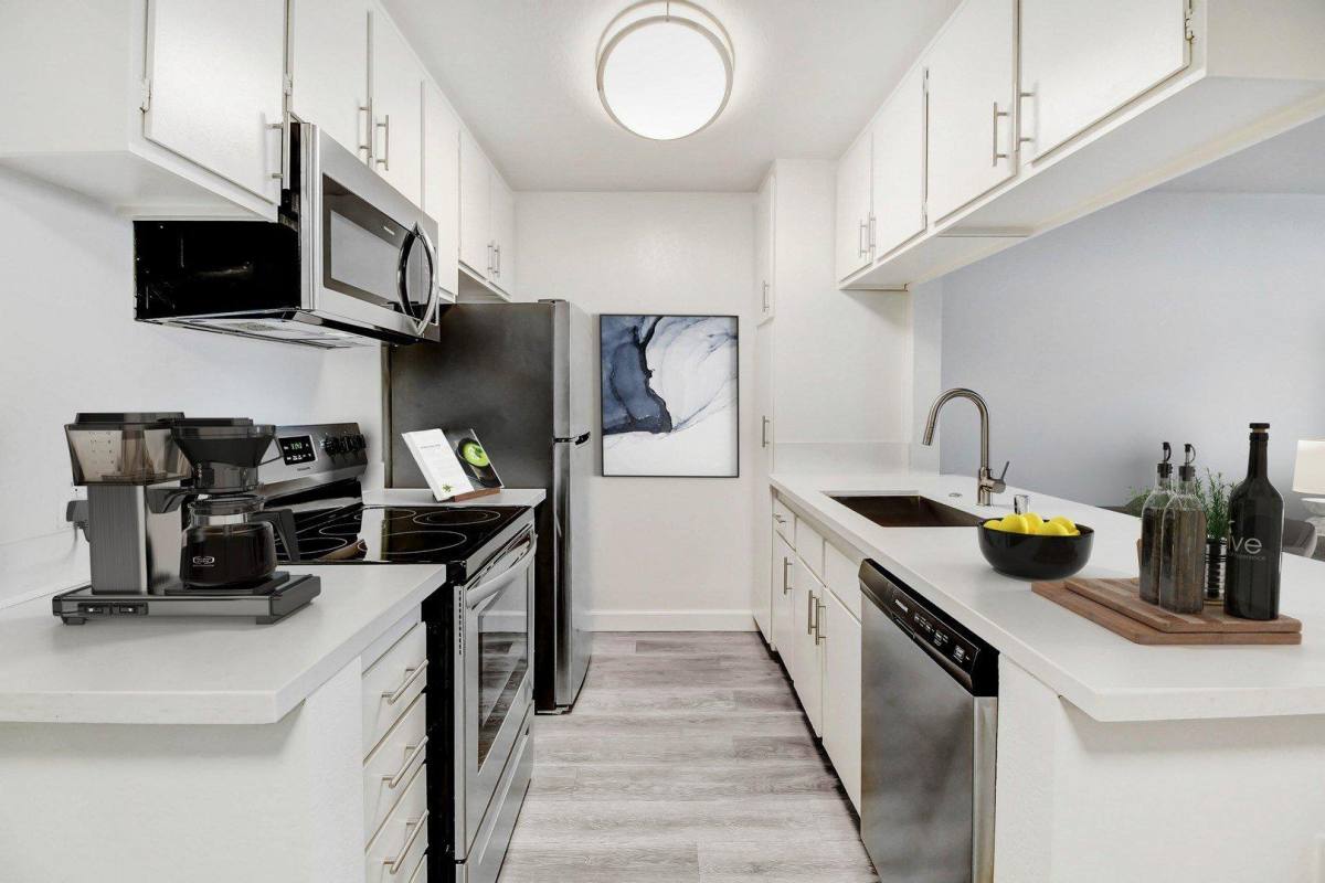 Apartment for rent at 9810 Zelzah Ave, Northridge, CA 91325