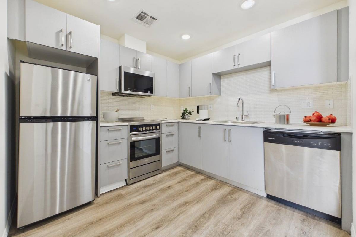 Apartment for rent at 6530 Sepulveda Blvd, Van Nuys, CA 91411