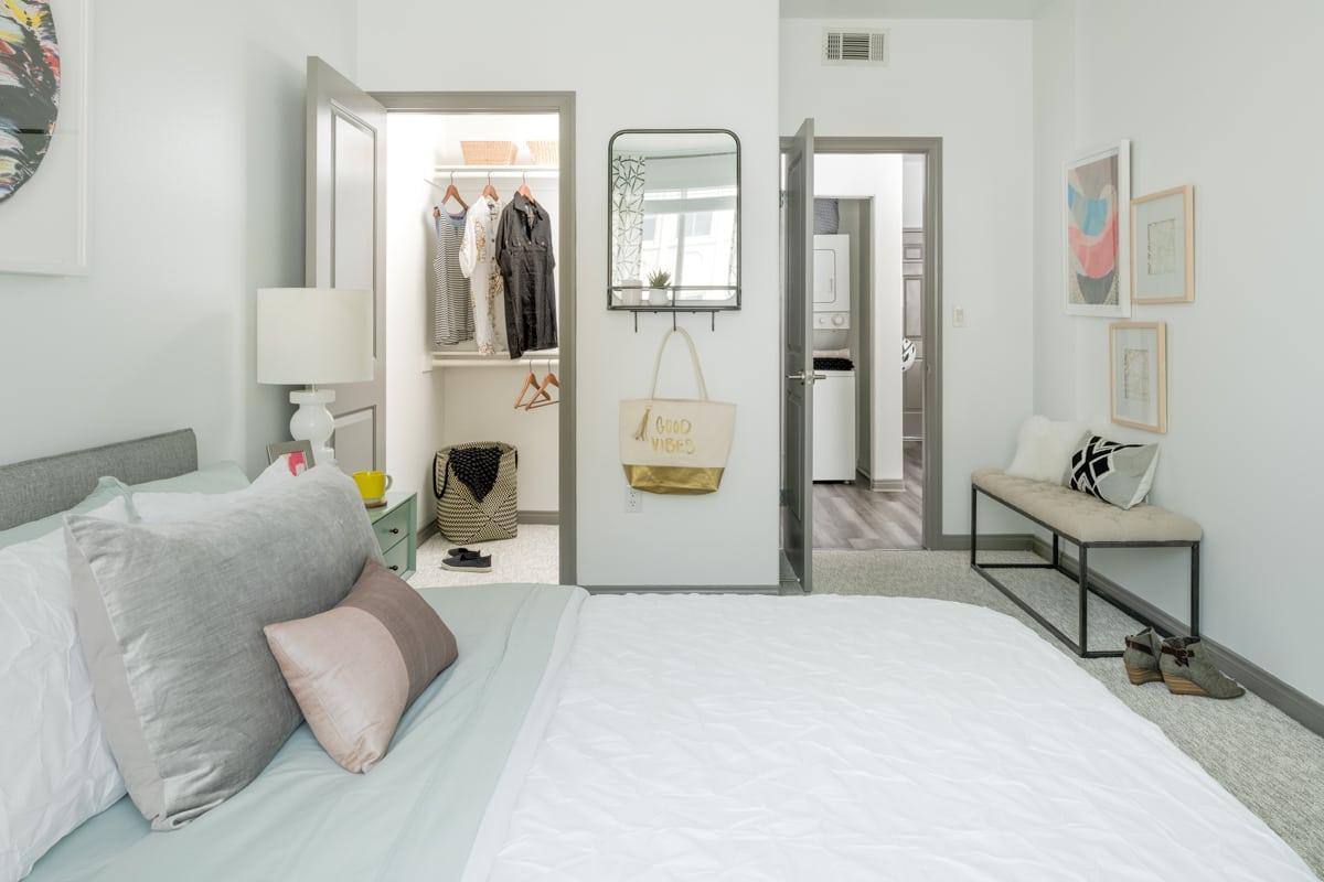 Apartment for rent at 404 Pine Ave, Long Beach, CA 90802