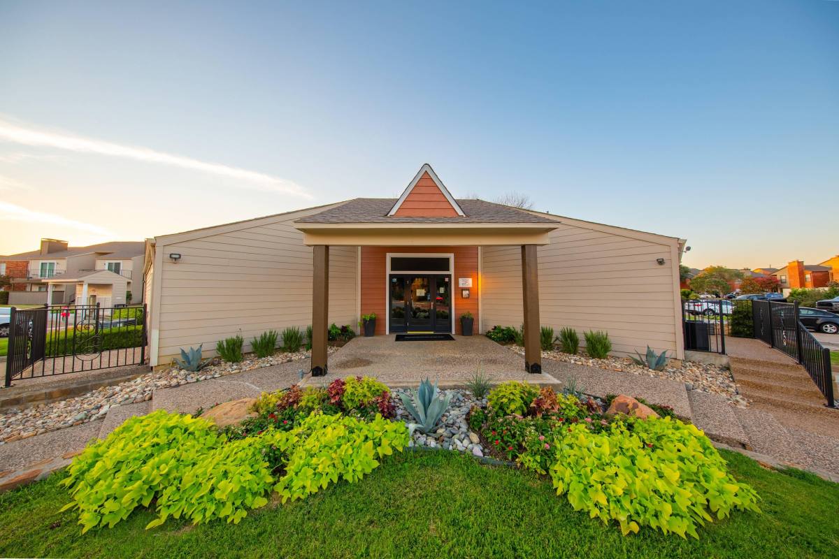 Apartment for rent at Huntington Circle, 409 W Round Grove Rd, Lewisville, TX 75067