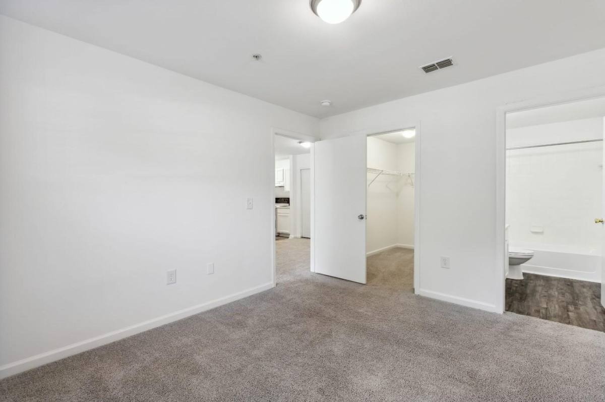 Apartment for rent at 151 Parkway N, Newnan, GA 30265