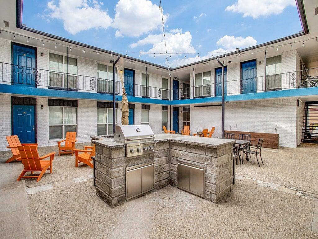 Apartment for rent at Vintage Pads, 212 S Cooper St, Arlington, TX 76013