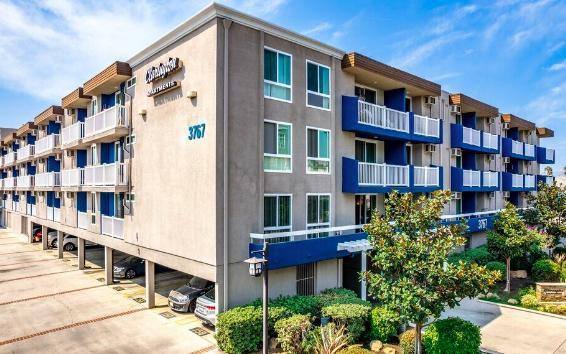 Apartment for rent at Clarington, 3767 Clarington Ave, Los Angeles, CA 90034