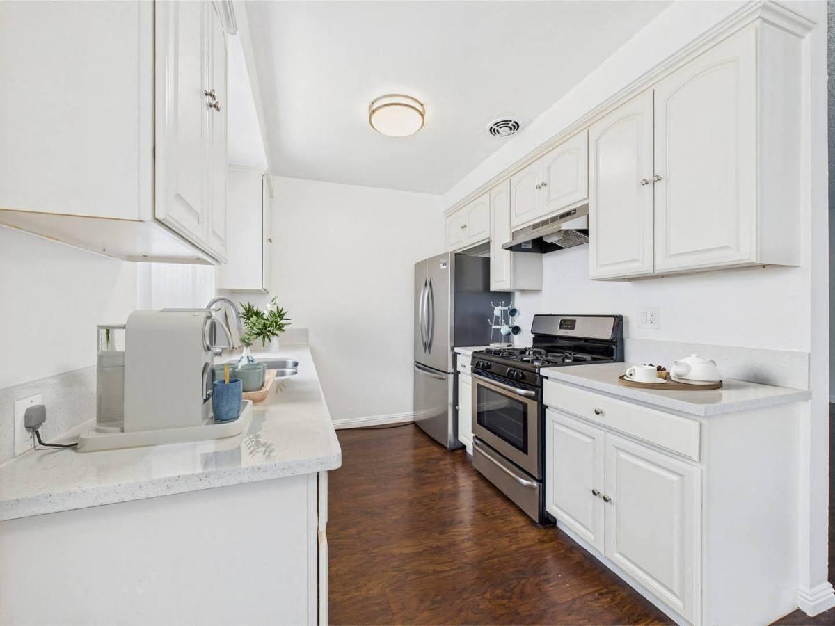 Apartment for rent at 1717 Ocean Park Blvd, Santa Monica, CA 90405