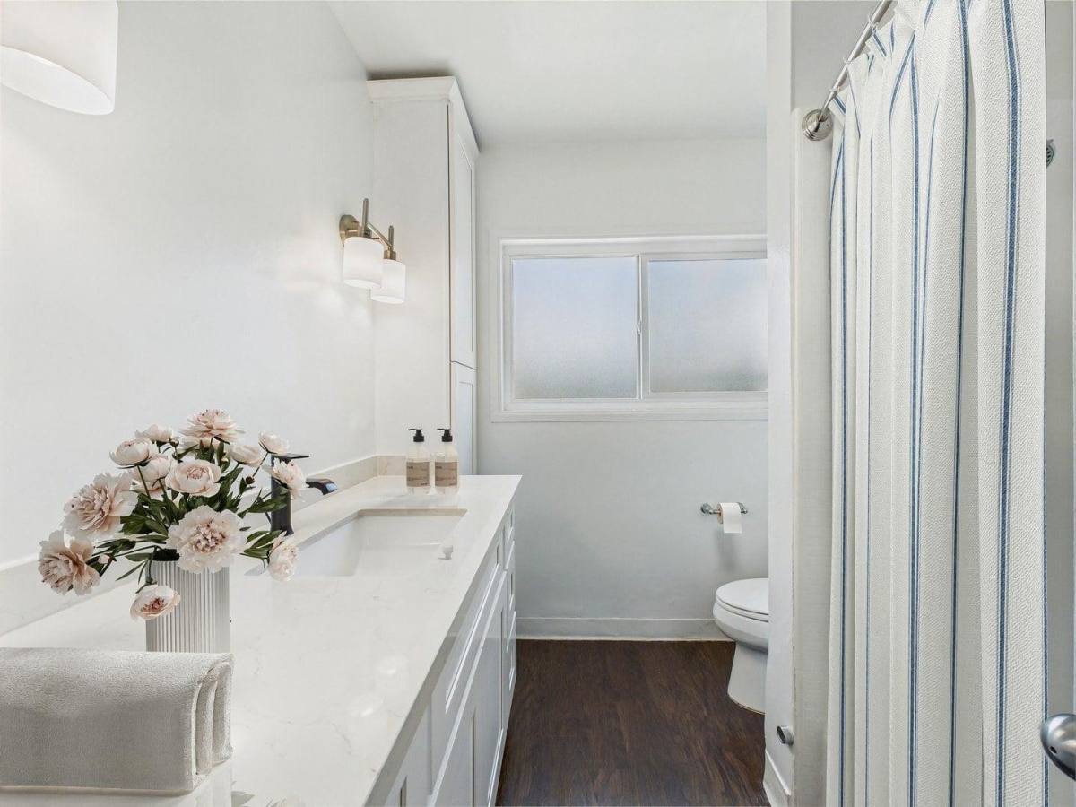 Apartment for rent at 1717 Ocean Park Blvd, Santa Monica, CA 90405
