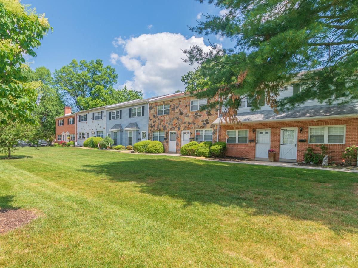 Apartment for rent at Rolling Glen Townhomes &, 1531 Rolling Glen Dr, Marcus Hook, PA 19061