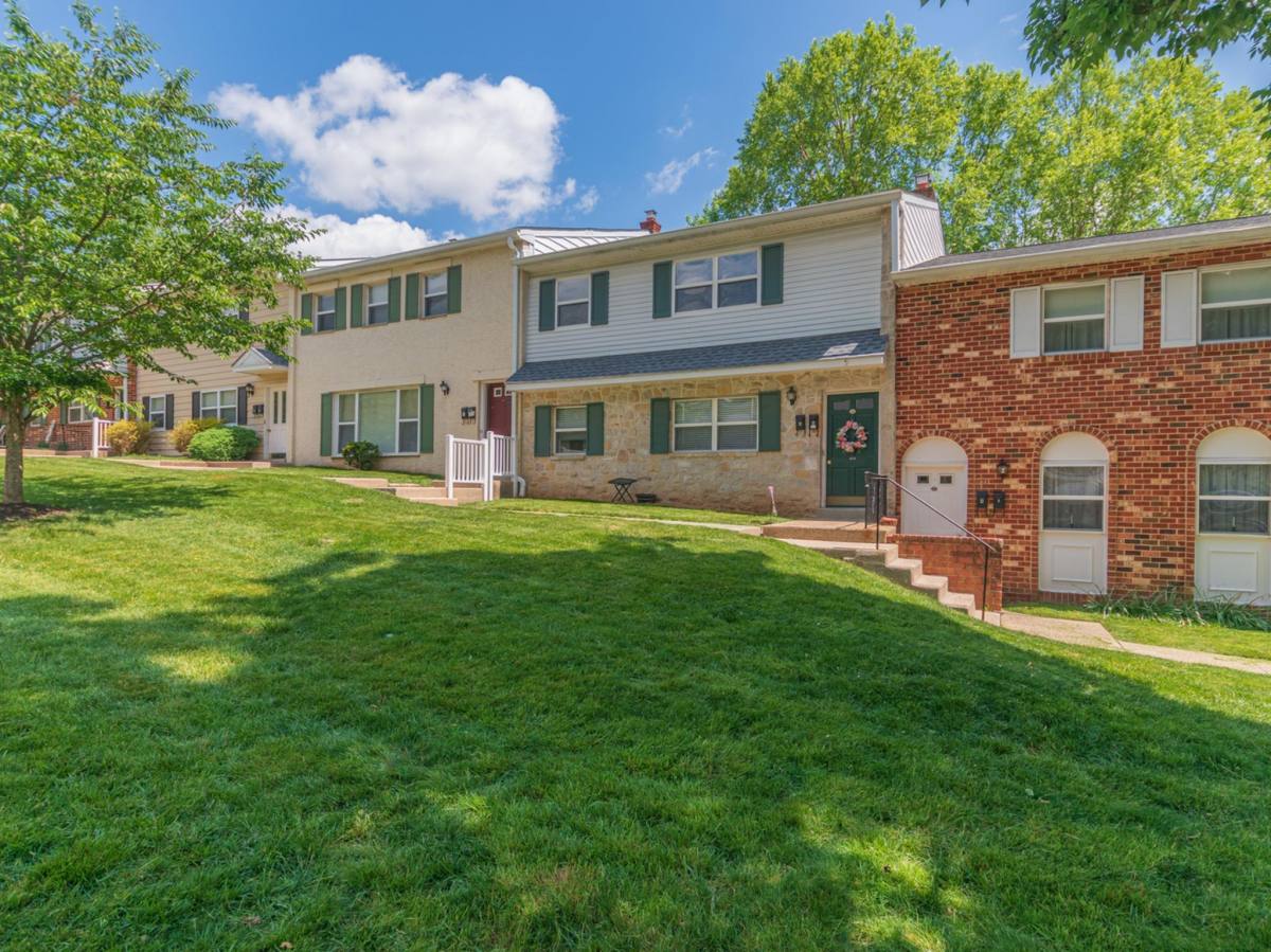 Apartment for rent at Rolling Glen Townhomes &, 1531 Rolling Glen Dr, Marcus Hook, PA 19061