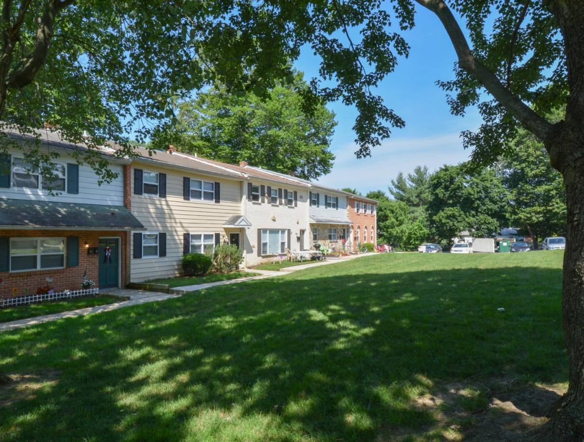 Apartment for rent at Rolling Glen Townhomes &, 1531 Rolling Glen Dr, Marcus Hook, PA 19061