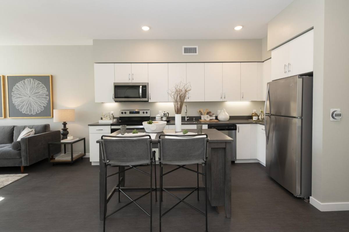 Apartment for rent at 421 25th St, Oakland, CA 94612