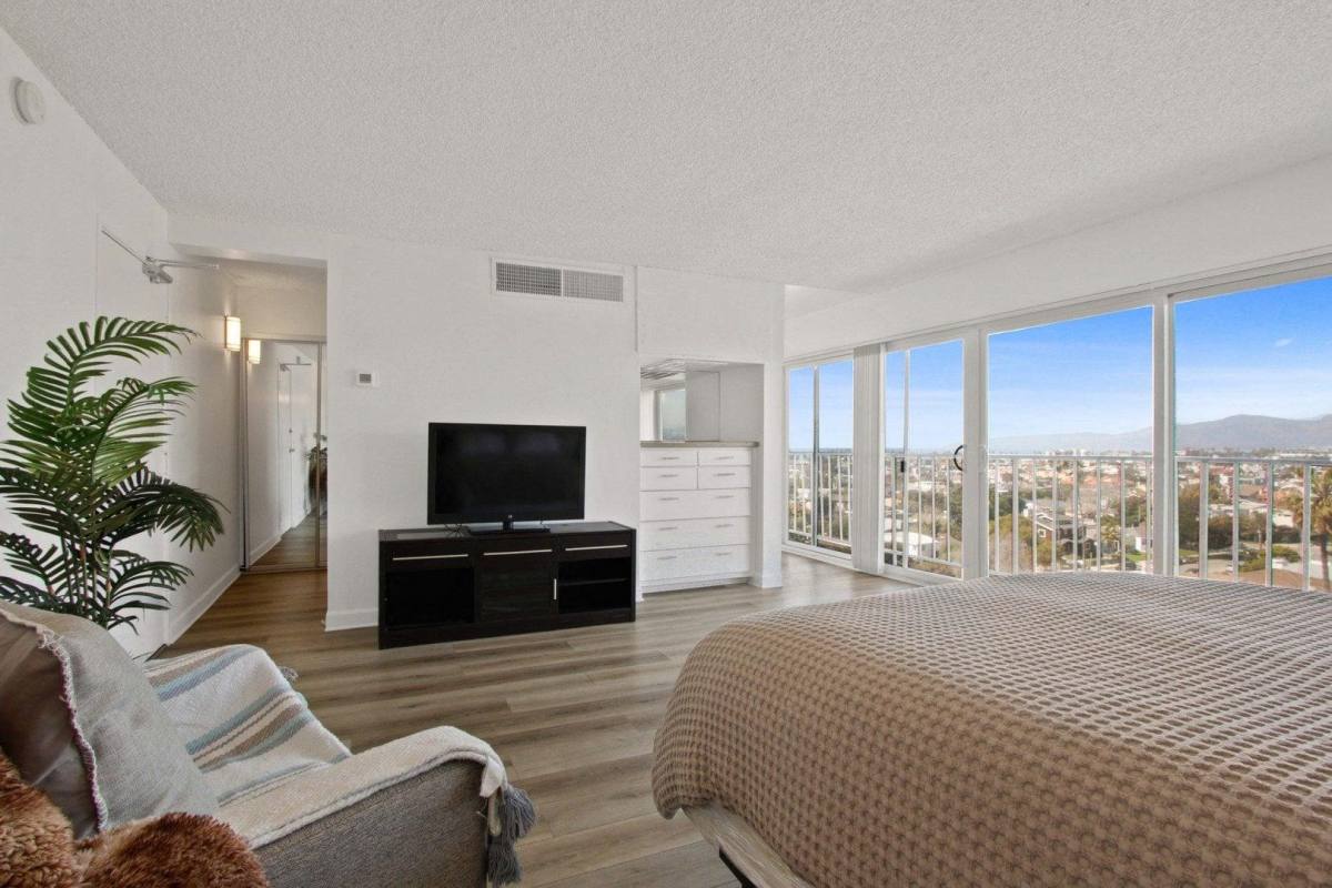 Apartment for rent at 415 Washington Blvd, Marina Del Rey, CA 90292